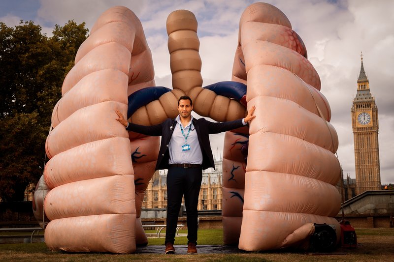Pair of giant inflatable lungs to visit Barnsley as part of cancer campaign